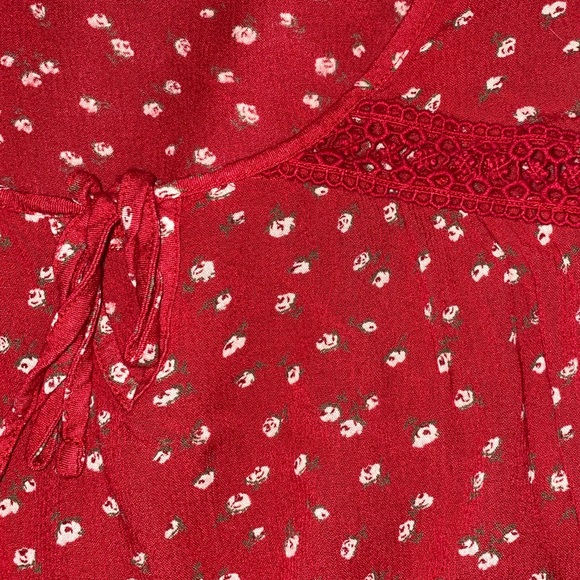 Flowing Hollister Blouse - Picture 2 of 4